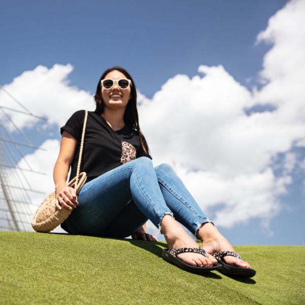 【26春夏新色】OOFOS ウーフォス OOlala Limited（ウーララ リミテッド）リカバリーサンダル トングサンダル スポーツサンダル レデ | OOFOS | 15