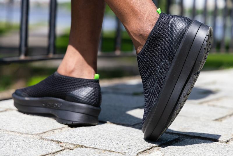 OOFOS ウーフォス Women's OOmega Chukka（ウーメガ チャッカ）リカバリーシューズ スニーカー 靴 メッシュ 衝撃吸収 スポーツ | OOFOS | 10