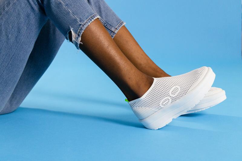 OOFOS ウーフォス Women's OOmega Chukka（ウーメガ チャッカ）リカバリーシューズ スニーカー 靴 メッシュ 衝撃吸収 スポーツ | OOFOS | 12
