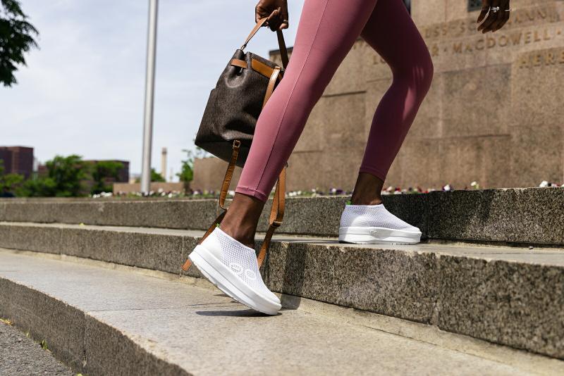OOFOS ウーフォス Women's OOmega Chukka（ウーメガ チャッカ）リカバリーシューズ スニーカー 靴 メッシュ 衝撃吸収 スポーツ | OOFOS | 14