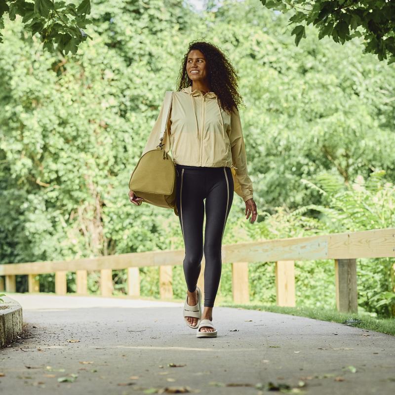 OOFOS ウーフォス OOmega OOahh（ウーメガウーアー）リカバリーサンダル 厚底 ユニセックス 男性 女性 衝撃吸収 スポーツサンダル | OOFOS | 10