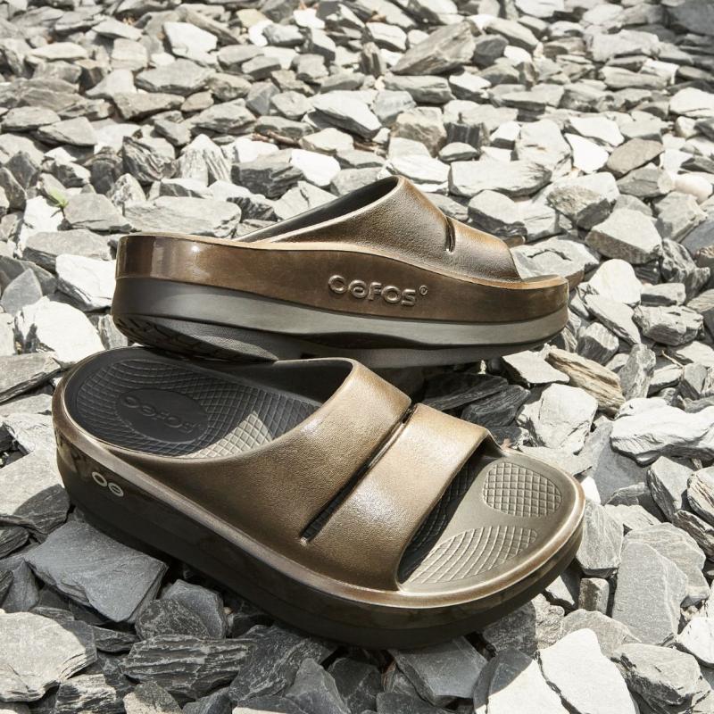 ウーフォスウーメガ OOmega Ooahh Luxe 22cm 週末限定価格 ウーフォス/OOFOS OOmega OOahh Luxe（ウーメガウーアールクス