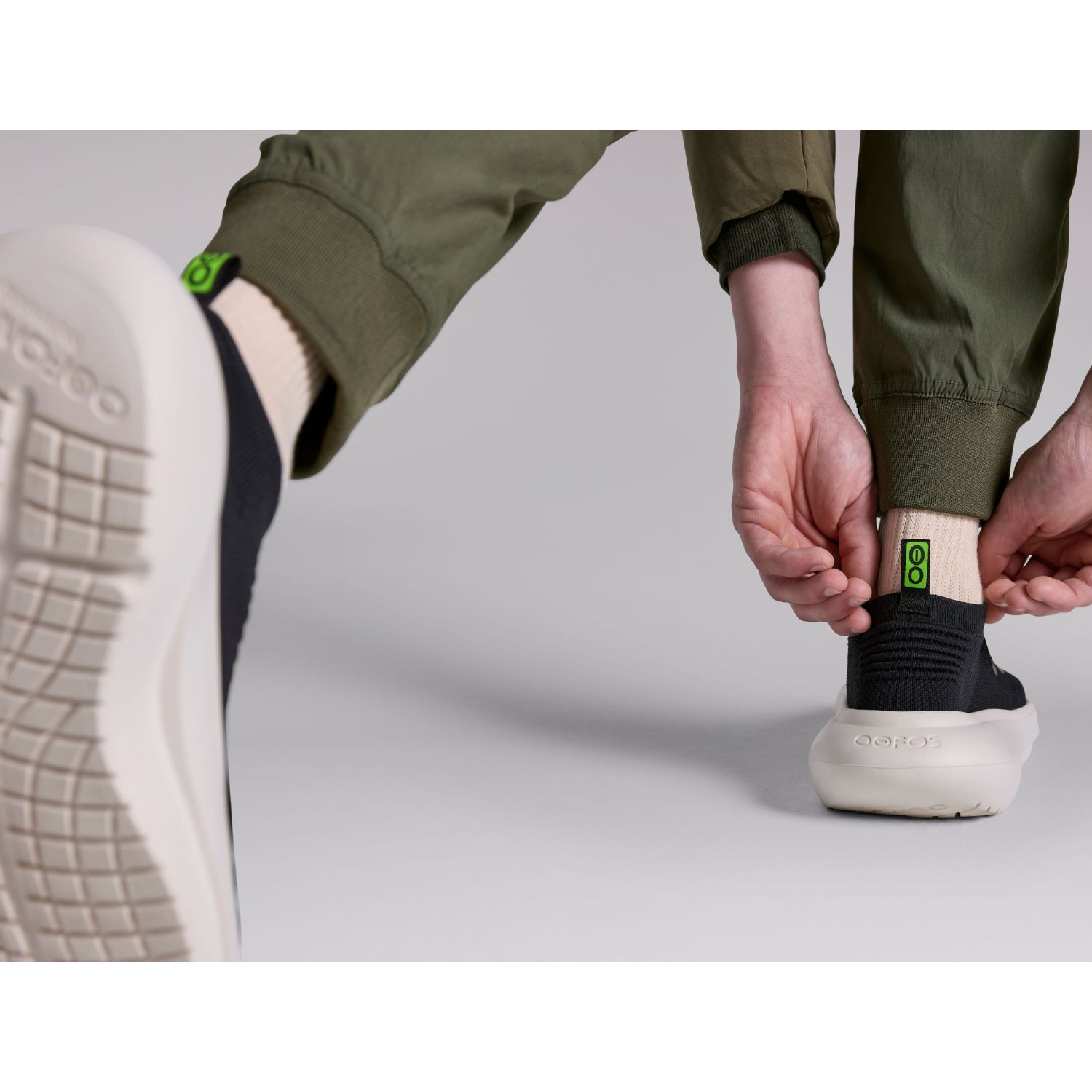 【国内正規品】 OOFOS ウーフォス Men's OOmy Zen（ウーマイ ゼン）リカバリーシューズ シューズ 靴 メンズ 男性 衝撃吸収 スポーツ ランニング | OOFOS | 15