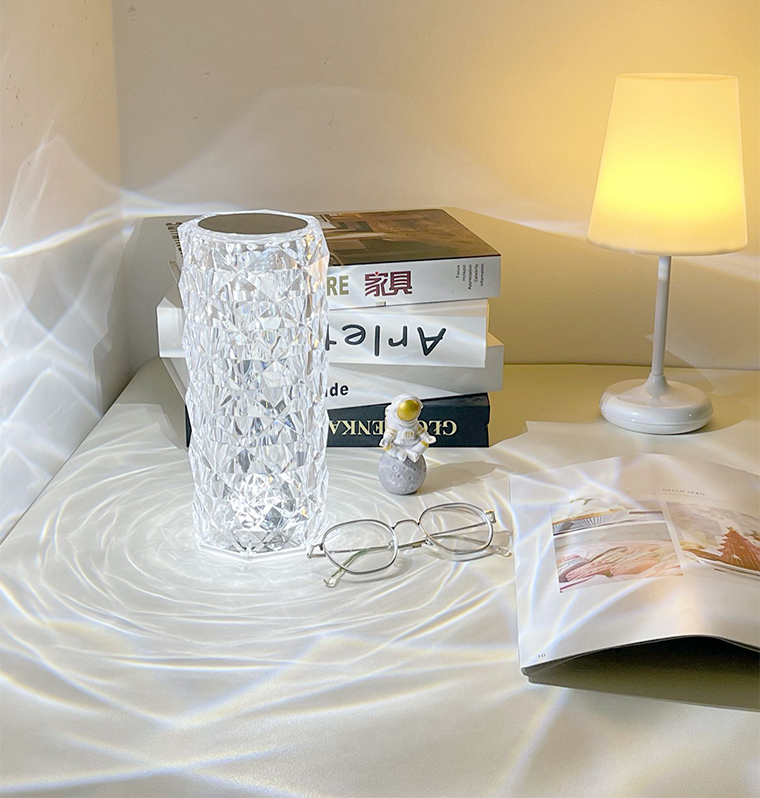 テーブルランプ おしゃれ LEDライト ベッドサイド クリスタルライト インテリアライト 透明 キラキラ ローズランプ ナイトライト 枕元ライト  16色 雰囲気作り