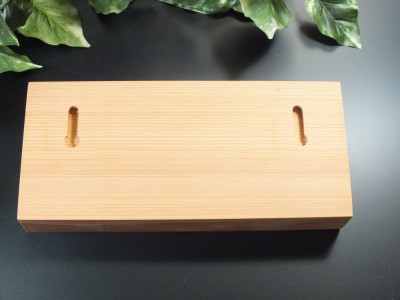 表札　木製　取り付け穴
