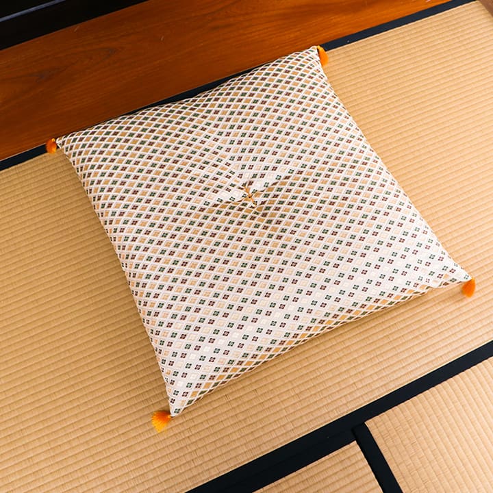 (タイムセール中) 御前座布団 70×70cm 金襴 日本製の画像