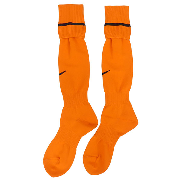 Nike サッカーシューズ27.5㎝と付属品セット　スネ当て　新品ソックス Nike サッカーシューズ27.5㎝と付属品セット スネ当て 新品ソックス