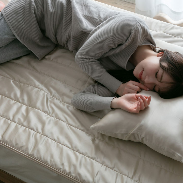 敷きパッド ダブル シルク100％ 贅沢 プレゼント 保湿 なめらか 滑らか 肌ケア 美容 オールシーズン 敷パット パッドシーツ 春 夏 秋 冬_1