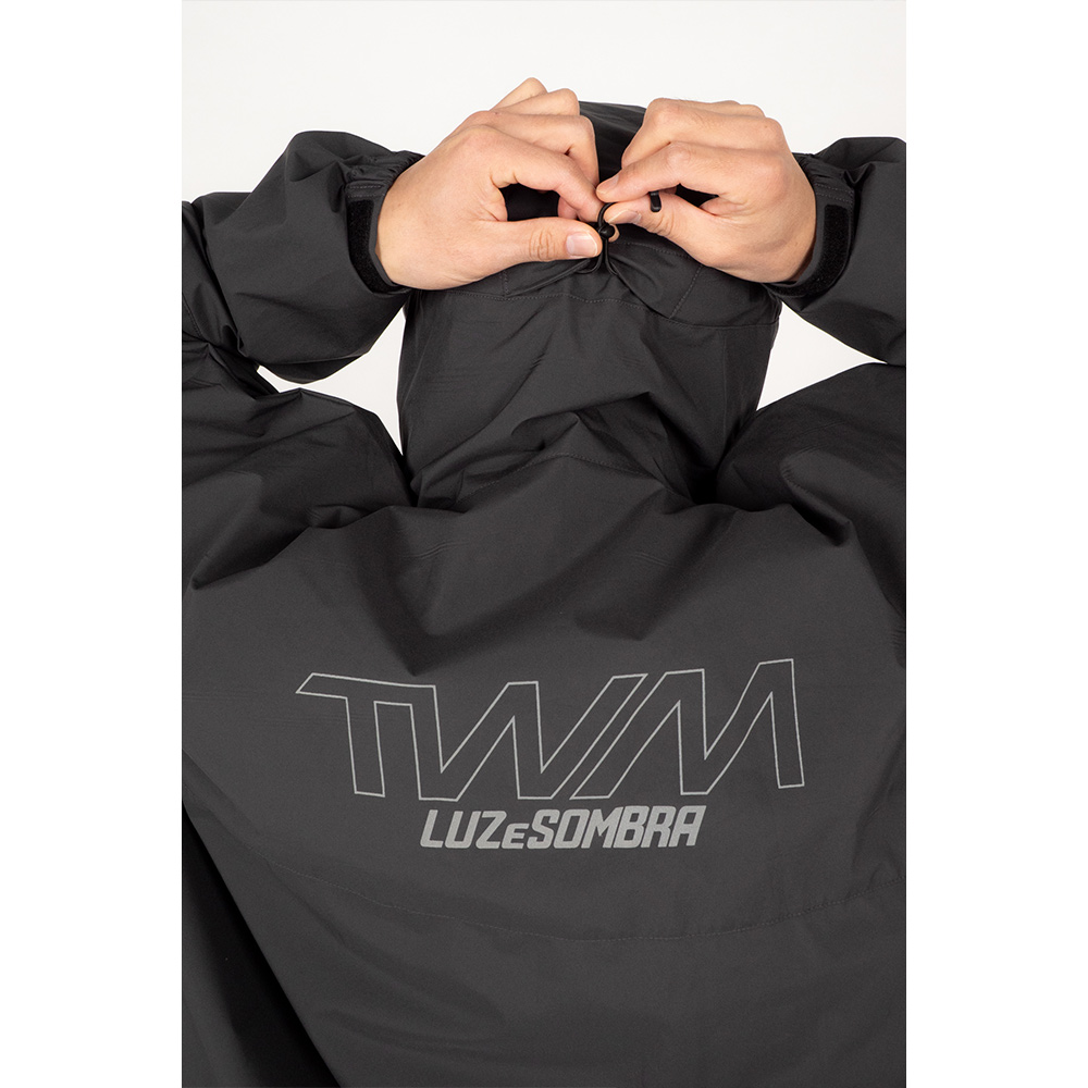 ルースイソンブラ（LUZ e SOMBRA） ポンチョ アウター TWM LIGHTTECH