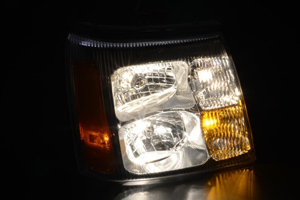 エスカレード ヘッドライト 純正タイプ 右 ハロゲン 【適合】02-06