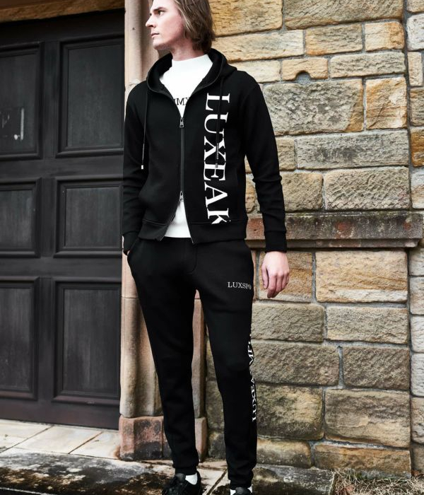 新品XLサイズ セットアップ リュクスエイケイエムプラス 上下セット ロゴライン 当店独占販売】 LUXEAKMPLUS (リュクスエイケイエムプラス) ライン