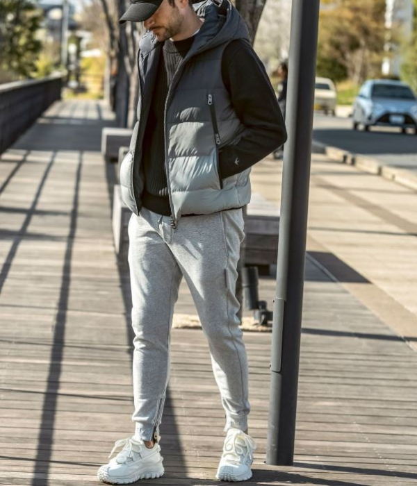 1PIU1UGUALE3 RELAX レザーパッチスウェットパンツ メンズ ジョガー