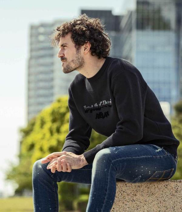 1PIU1UGUALE3 RELAX グラデーション3Dロゴニット セーター メンズ