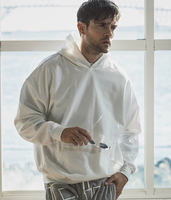 1PIU1UGUALE3 RELAX ネオンカラーバックロゴプルオーバーパーカー