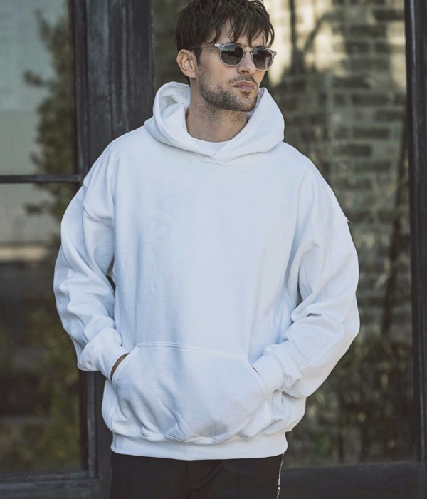 1PIU1UGUALE3 RELAX ネオンカラーバックロゴプルオーバーパーカー