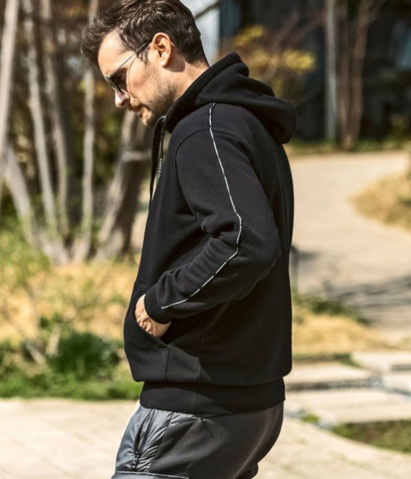 1PIU1UGUALE3 RELAX パイピングロゴワイドスピンドルパーカー プル