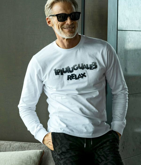 【1PIU1UGUALE3 RELAX】グラデーション ロゴ ロングTシャツ 1PIU1UGUALE3 RELAX グラデーション3DロゴロングTシャツ | ウノ