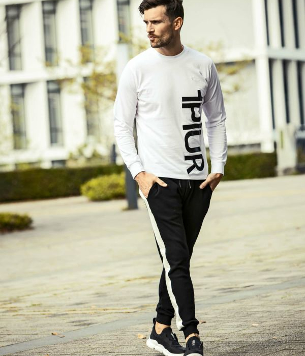 美品　1piu1uguale3 sport 長袖Tシャツ 1PIU1UGUALE3 RELAX 縦ロゴロングTシャツ 長袖 ロンT カットソー