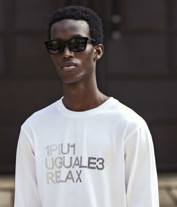 1PIU1UGUALE3 RELAX ラインストーンロゴロングTシャツ メンズ