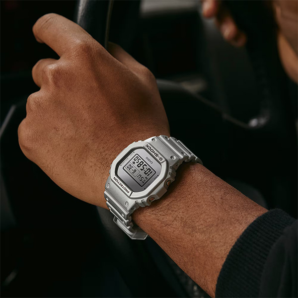 CASIO G-SHOCK シルバー DW-5600FF-8JF G-SHOCK DW-5600FF-8JF 腕時計 メンズ デジタル シルバー G