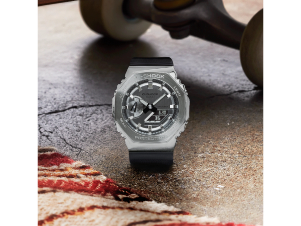 G-SHOCK GM-2100-1A メンズ 腕時計 アナデジ ブラック メタル G