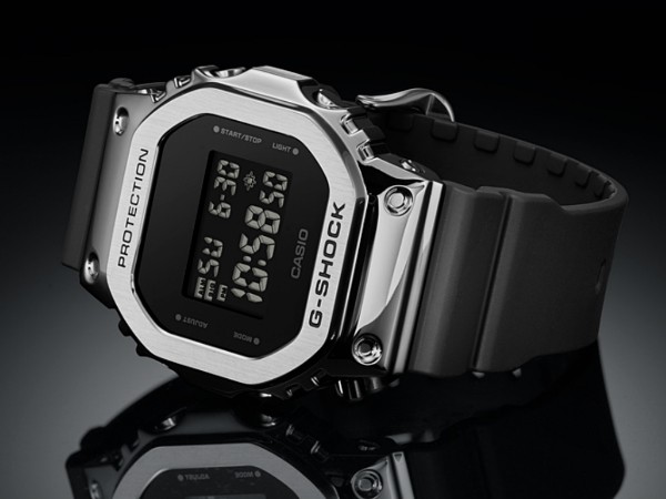 カシオG-SHOCK GM-5600-1JFメタルカバード ブラック.シルバー 楽天市場】WEB限定モデル G-SHOCK ORIGIN メタルカバード