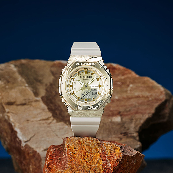 G-SHOCK メンズ 腕時計 40周年記念モデル アナデジ 海外モデル ゴールド×ホワイト GM-S2140GEM-9Aの画像