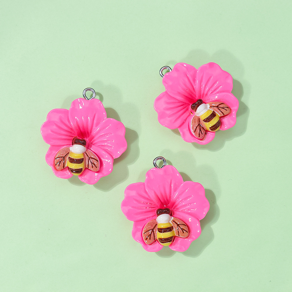 チャーム お花 蜜蜂 樹脂 約40個入り ハンドメイド : gaikicraft