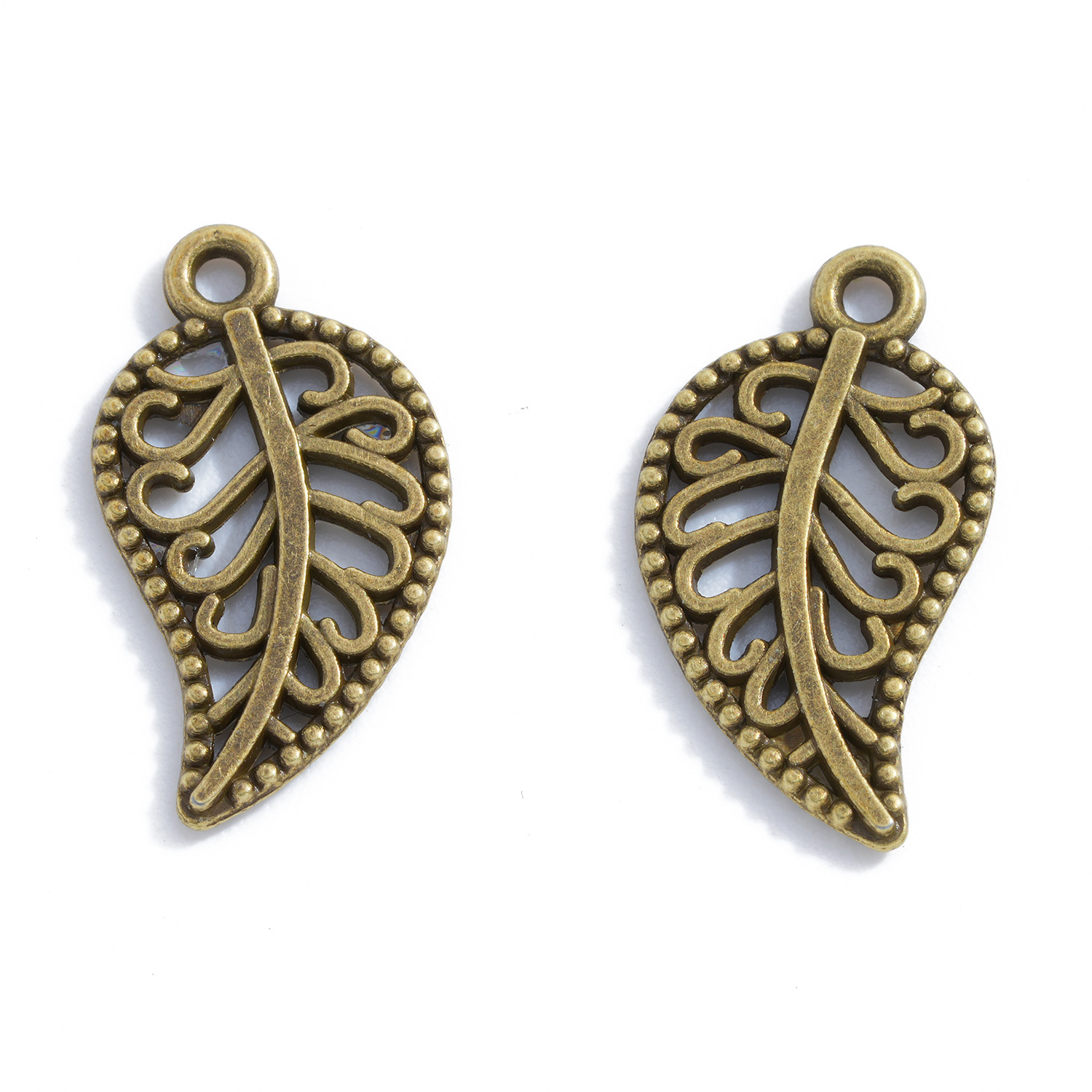 金属チャーム リーフ 葉っぱ 約100個 ハンドメイド : gaikicraft