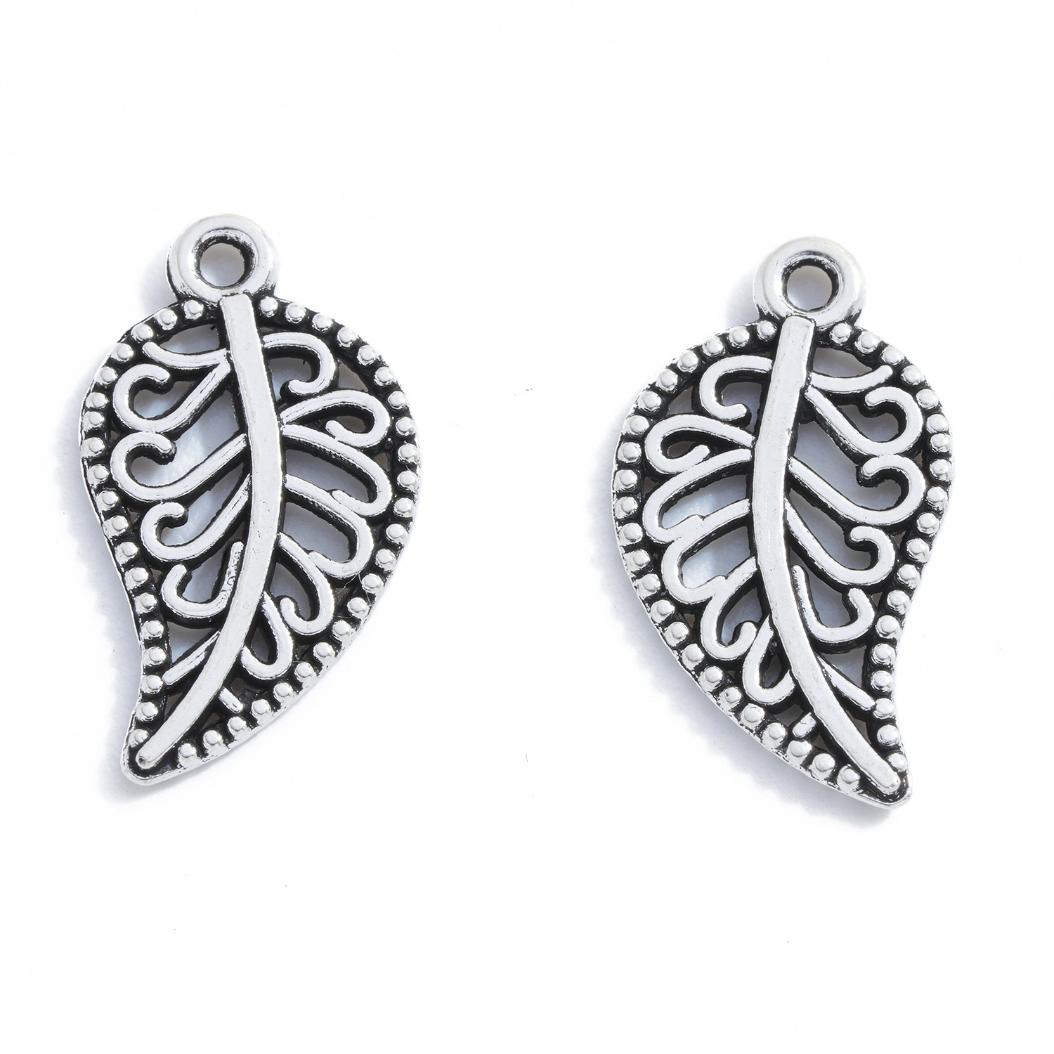 金属チャーム リーフ 葉っぱ 約100個 ハンドメイド : gaikicraft