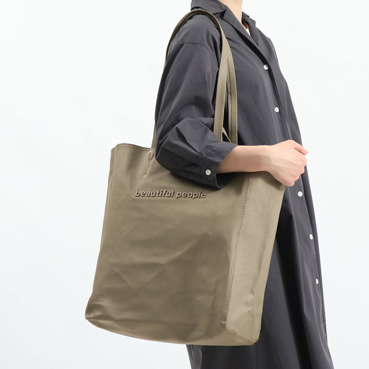 セール50%OFF ビューティフルピープル トートバッグ beautiful people バッグ cracking paint metal logo  tote トート 大容量 通学 A4 B4 611956