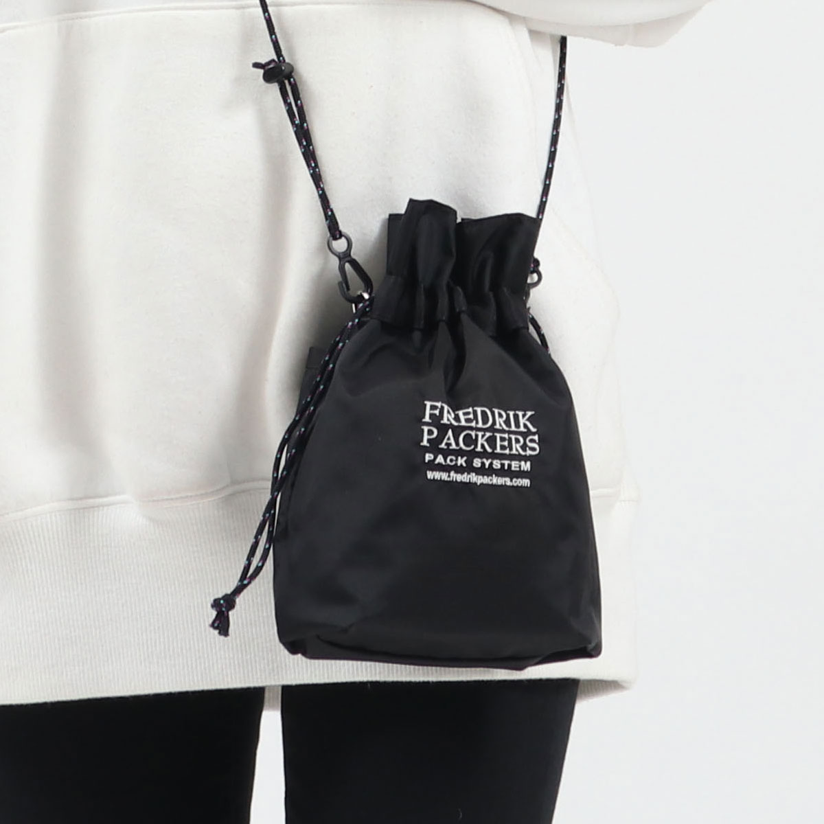 日本正規品 フレドリックパッカーズ ショルダーバッグ レディース メンズ FREDRIK PACKERS 巾着 ショルダー 巾着バッグ 210D PINION POUCH｜galleria-onlineshop｜02