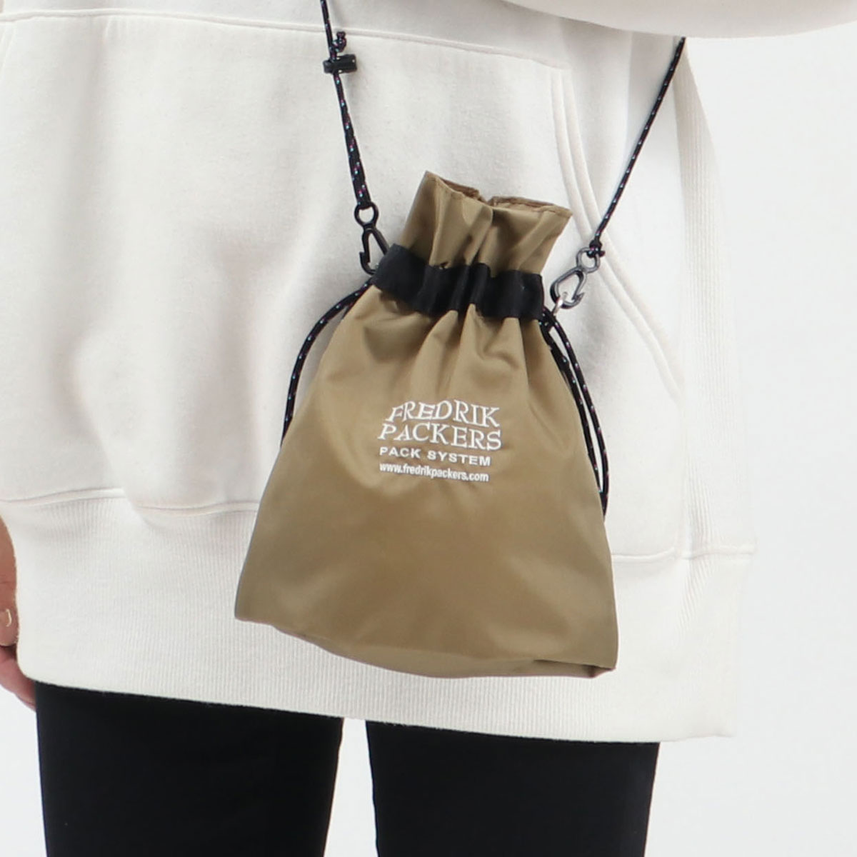 日本正規品 フレドリックパッカーズ ショルダーバッグ レディース メンズ FREDRIK PACKERS 巾着 ショルダー 巾着バッグ 210D PINION POUCH｜galleria-onlineshop｜03