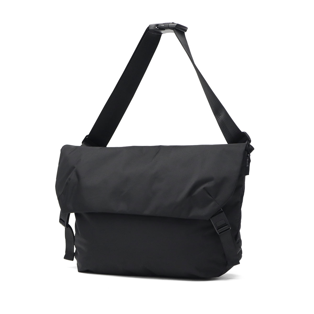 極美品✨ノルディスク メッセンジャーバッグ ビジネス 18L 防水 ナイロン 黒 NoiR（バッグ） 最大52%☆8/15限定 ノアール メッセンジャー