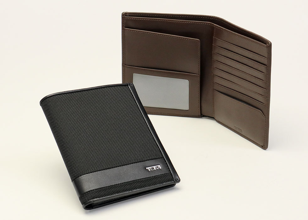 TUMI トュミ パスポートケース 財布機能付き
