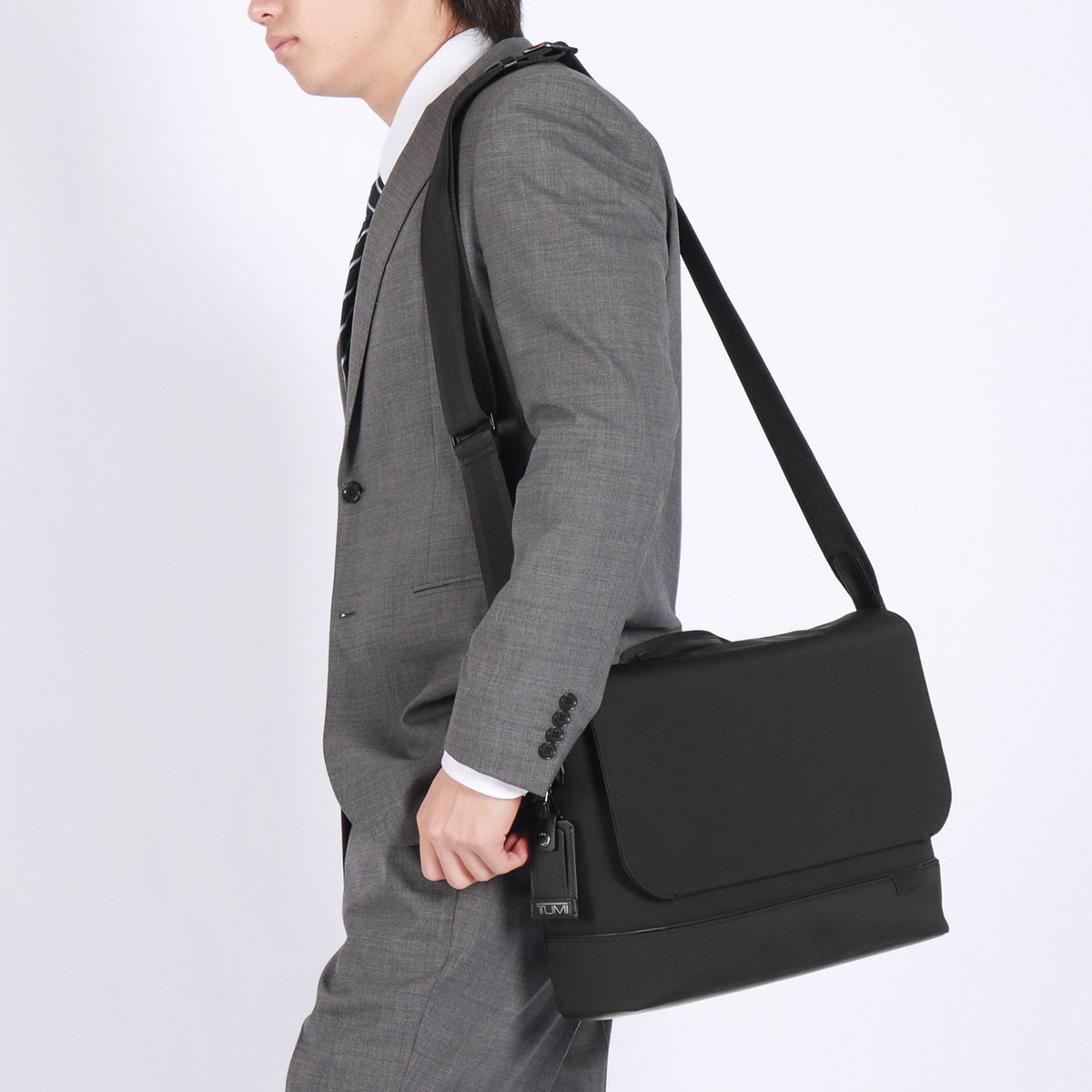 TUMI 最大31%☆4/22まで 正規品5年保証 トゥミ ショルダーバッグ