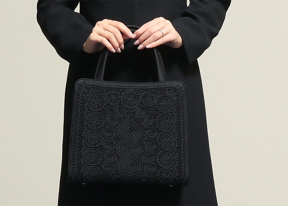 IWASA 最大46%☆11/7限定 岩佐 フォーマルバッグ イワサ コード刺繍