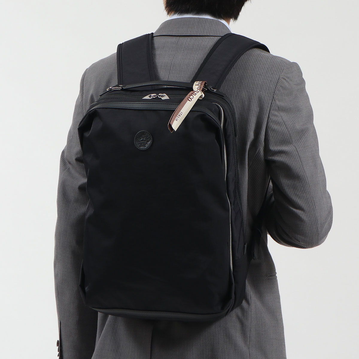 最大50%★5/25限定 日本正規品 オロビアンコ リュック メンズ 大容量 リュックサック シンプル 黒 Orobianco ビジネス ブランド A4 B4 13L SEMPRE LIGHT 92391の画像