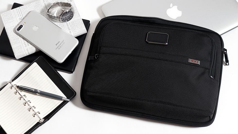 【未使用に近い】TUMI ALPHA3 PCケース ブラック A4サイズ収納可 TUMI 最大46%☆土日限定 正規品2年保証 トゥミ PCケース Alpha3