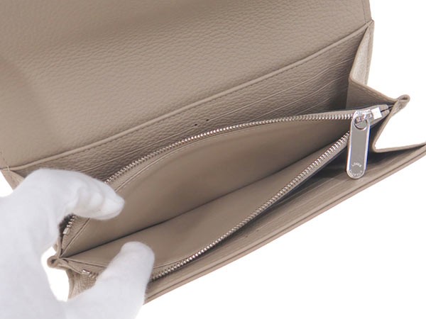 LOUIS VUITTON（ルイ・ヴィトン） 長財布 モノグラム マヒナ