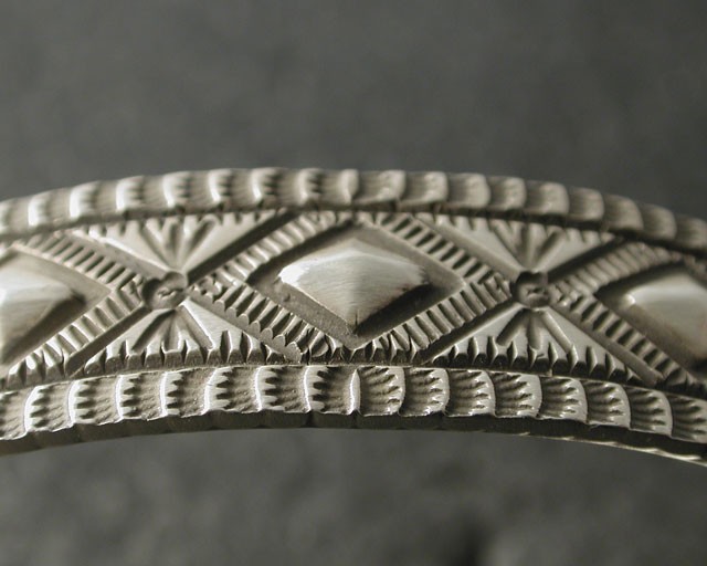 シルバーアクセサリー バングル インディアンジュエリー ナバホ Herman