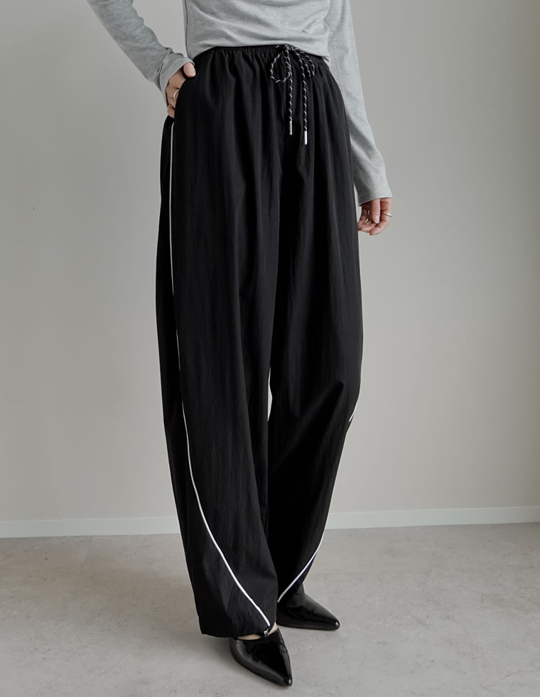 GANNI バレルレッグパンツ GU新作のチノタック！ == pants／#GU #チノバレルレッグタック