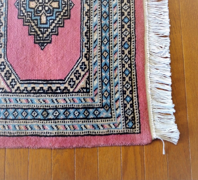 パキスタン絨毯 ウール100％ 手織り絨毯 ムガール 玄関マット 約63×88ｃｍ ローズ　ピンク系