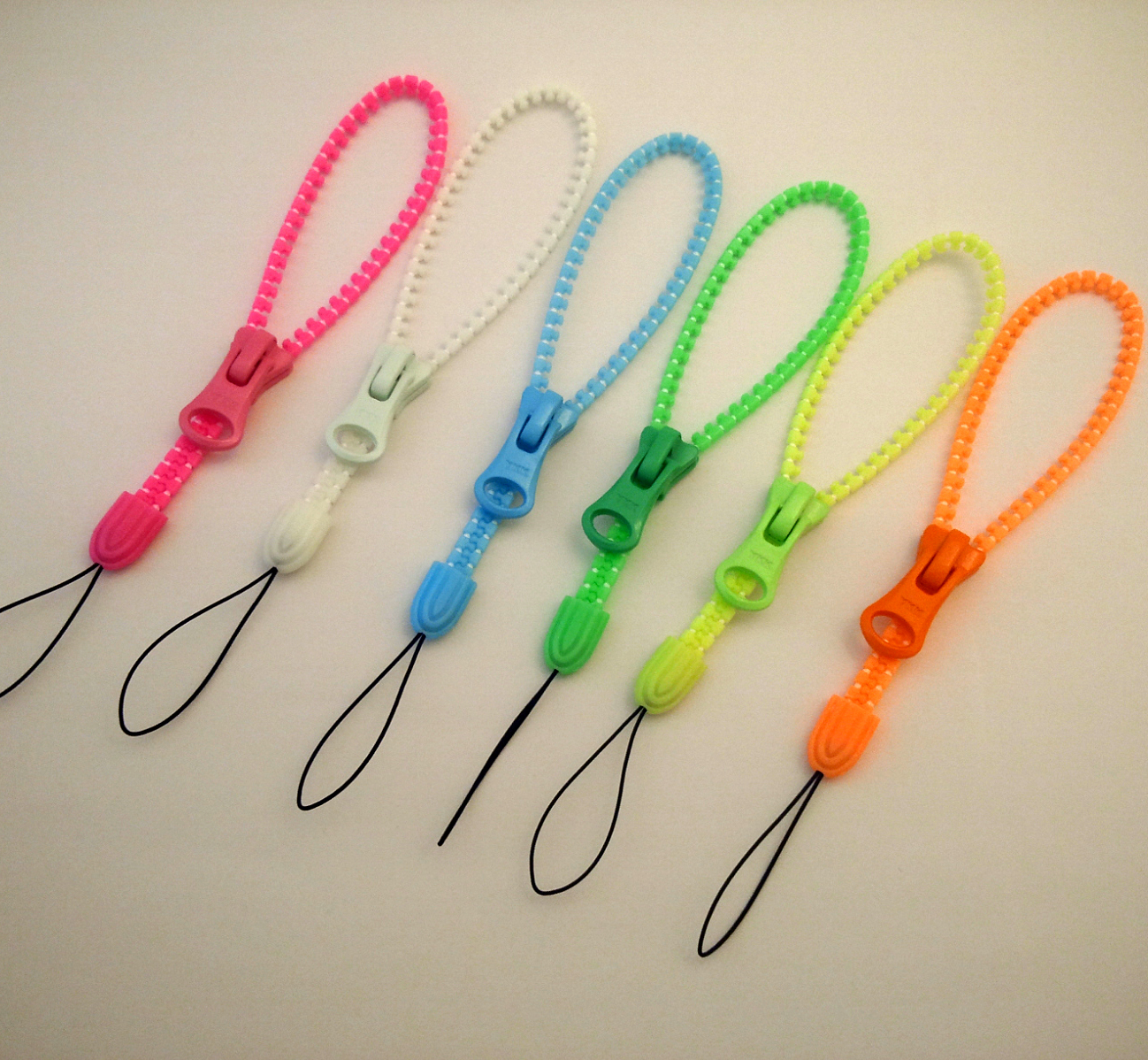 YKK 蓄光 ファスナーハンドストラップ 12.5cm ジッパーストラップ やや