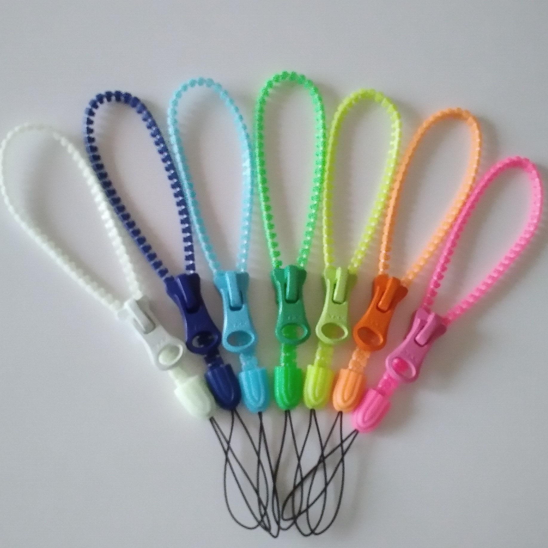 YKK 蓄光 ファスナーハンドストラップ 12.5cm ジッパーストラップ やや