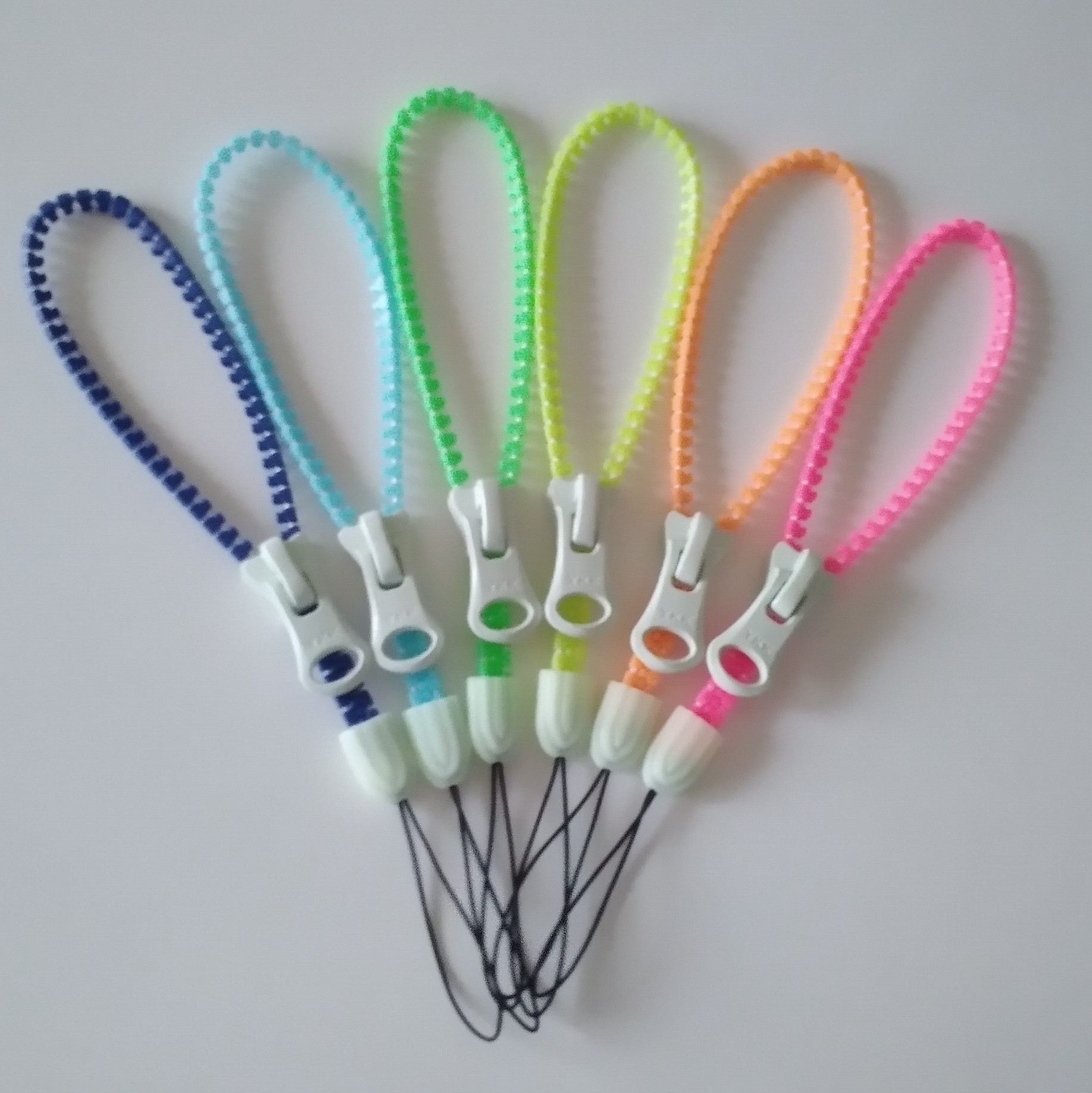 YKK 蓄光 ファスナーハンドストラップ 12.5cm ジッパーストラップ やや