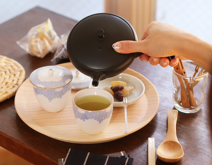 屋久杉 お盆 L(新品) M(使用済) 2セット 木製トレイセット 楽天市場】【ふるさと納税】屋久杉で創った丸盆(直径24cm×高さ2.7cm