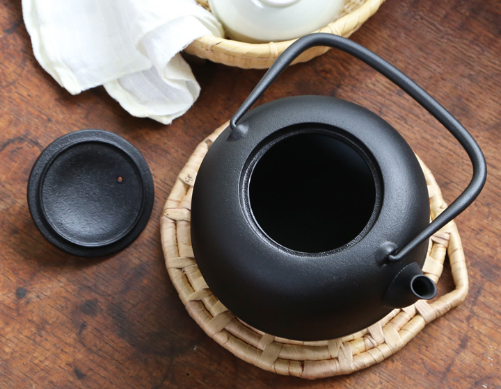 未使用、山形水沢 菊池浄慶作 １８型糸目肌　南部鉄瓶　南部鉄器　鉄瓶　調理器具 未使用、山形水沢 菊池浄慶作 18型糸目肌 南部鉄瓶 南部鉄器