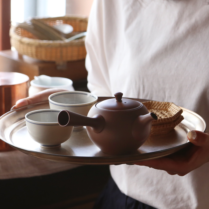 東屋 急須 丸急須 横手（左利き用） 朱泥 常滑焼 茶 猿山修 ティーポット 茶器 陶器 日本製 : azm-148 : がらんどう 手仕事品と贈り物  - 通販 - Yahoo!ショッピング