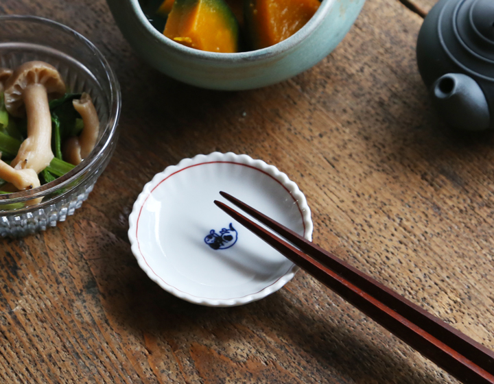 東屋 春菊 招き猫 波佐見焼 天塩皿 箸置き 豆皿 小皿 光春窯 日本製